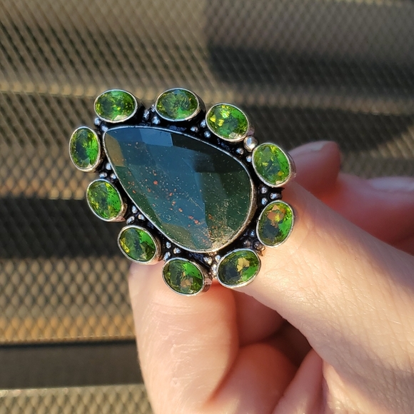 New Oversized Faceted Bloodstone and Peridot 925 Silver Ring. - Picture 11 of 16